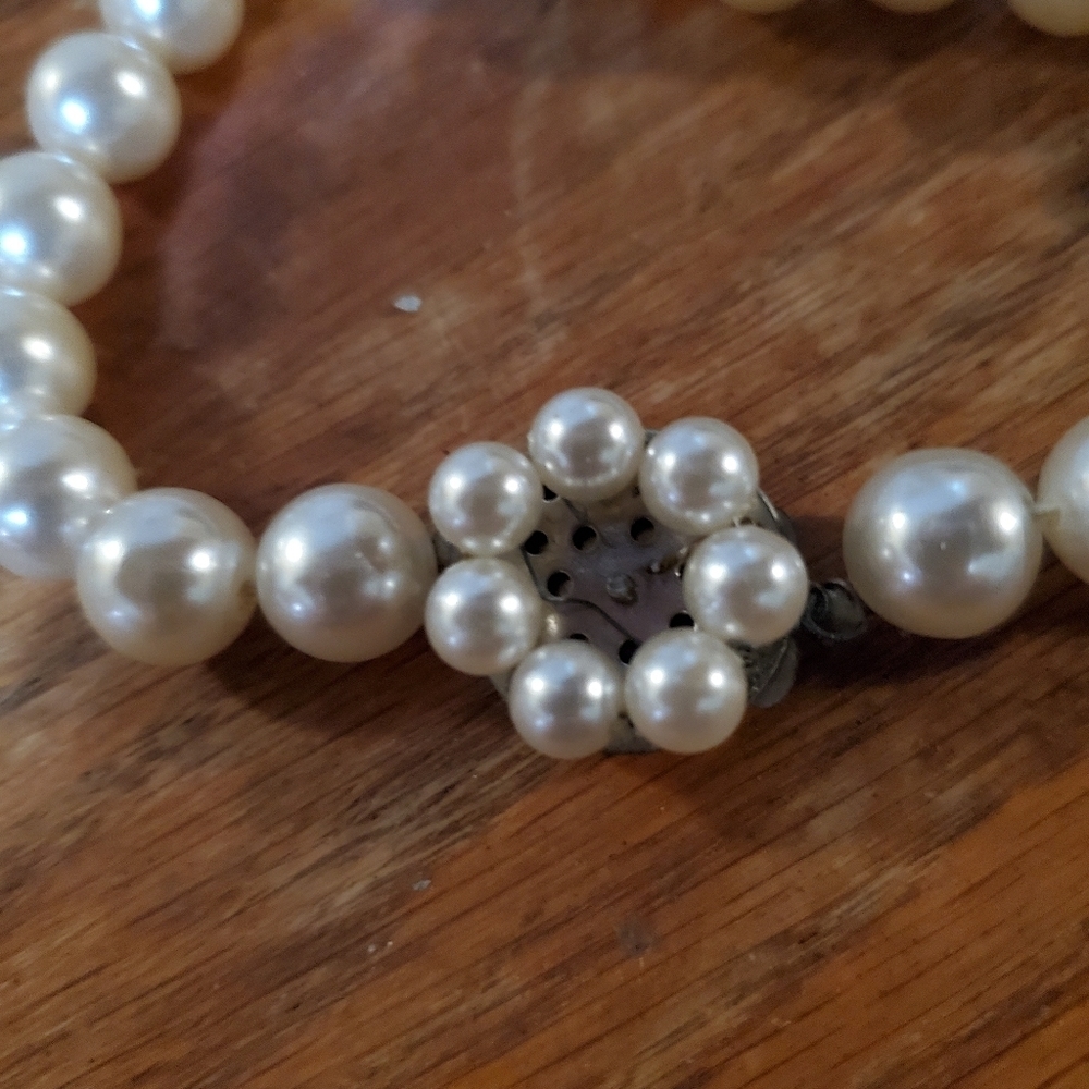 Vintage Faux Pearl Necklace & Bracelets - Picture 7 of 8
